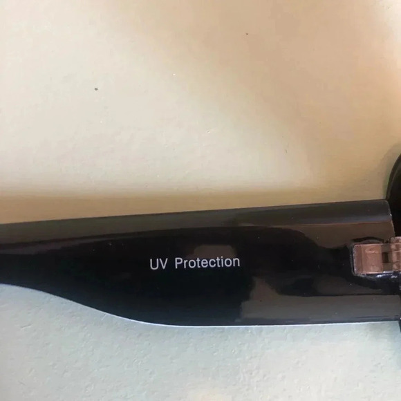 𝅺Vintage 80’s - 90’s zebra print white sunglasses - Picture 8 of 11